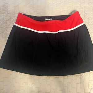 Xersion Women's tennis athletic skirt. Black and Red size large.
